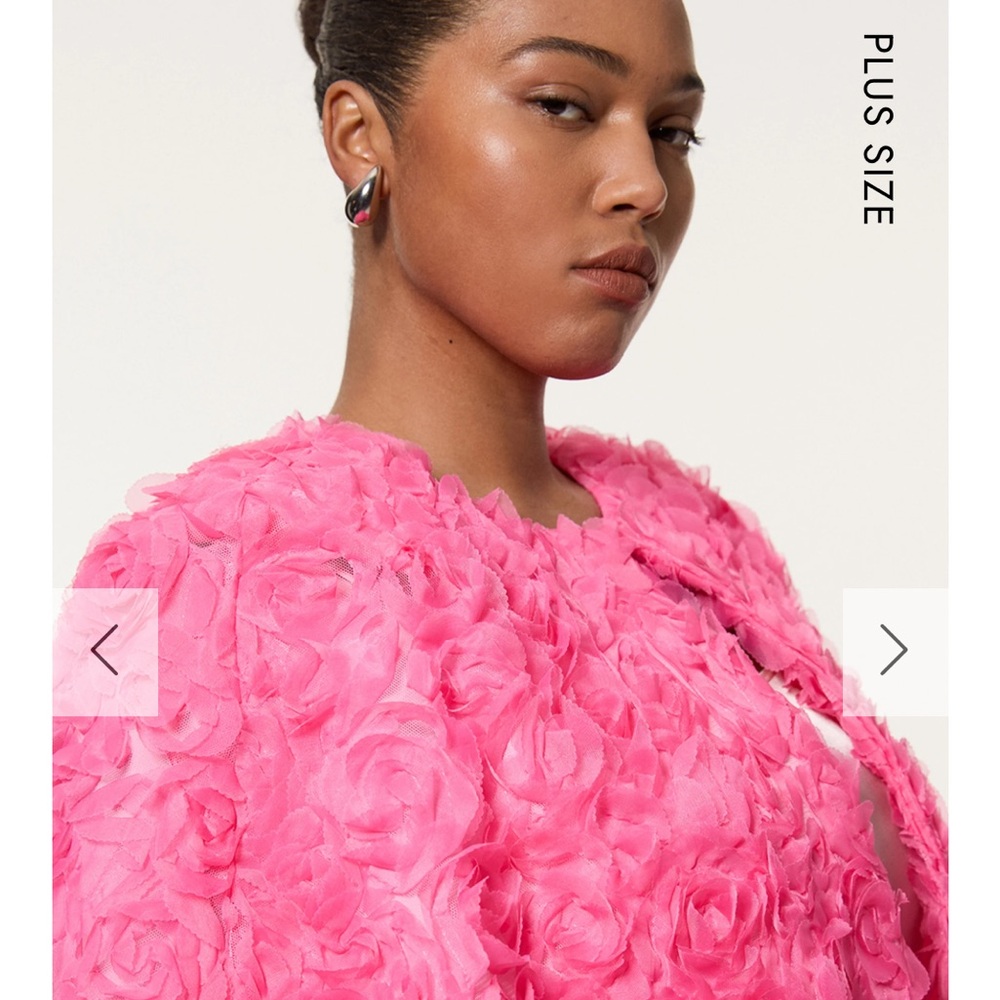Sold Mercari NWT. Karen Millen  Plus Size Textured Rosette Woven Cropped Cape - Picture 4 of 7